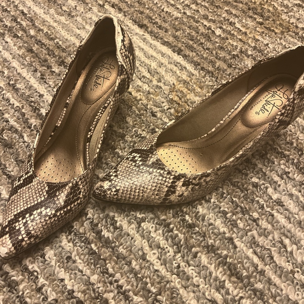 Naturalizer Snake Print Heels - Cream and Brown